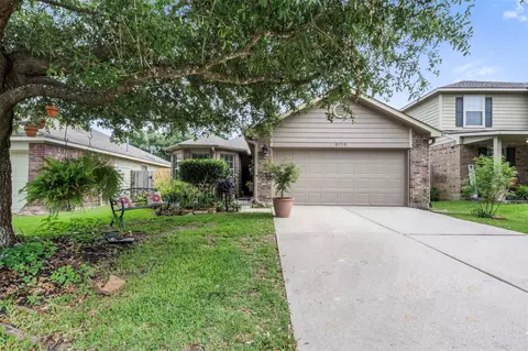 9750 Gulfstream Dr, Conroe, TX 77303