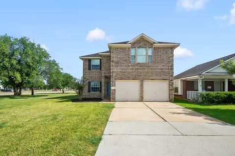 101 Cacao St, Lake Jackson, TX 77566