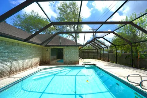 209 Dogwood St, Lake Jackson, TX 77566