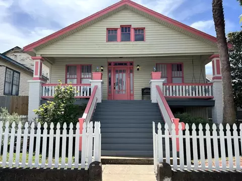 819 Broadway St, Galveston, TX 77550