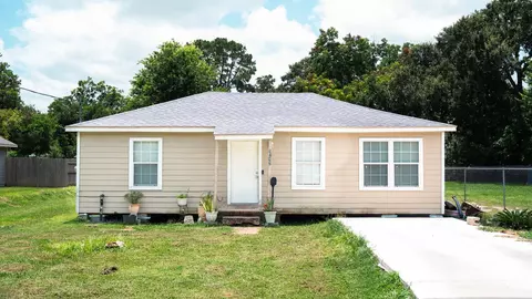 5242 Carmen St, Houston, TX 77033