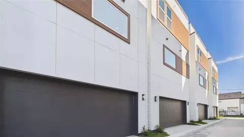 2417 Harrington St, Houston, TX 77026