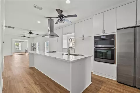 7013 Corsicana St, Houston, TX 77020