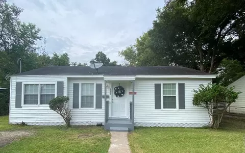 5237 Carmen St, Houston, TX 77033