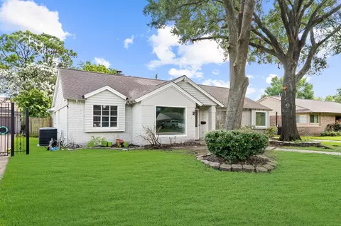 10623 Wickersham Ln, Houston, TX 77042