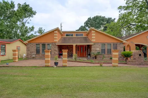 316 Hickman Ln, Angleton, TX 77515