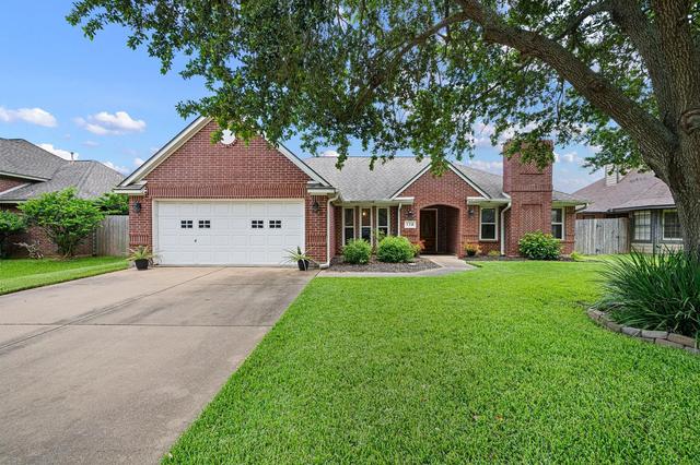 116 Zinnia St, Lake Jackson, TX 77566