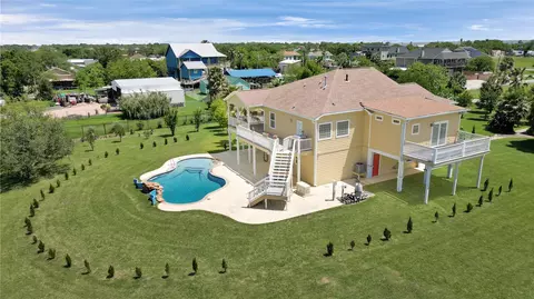 1004 8th St, Dickinson, TX 77539