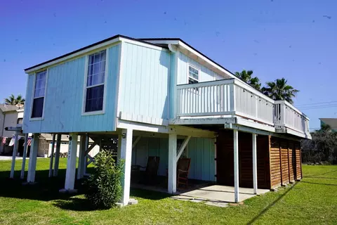 4027 Surf Dr, Galveston, TX 77554