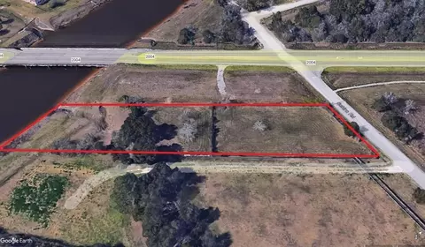 9015 Schiro Rd, Hitchcock, TX 77563