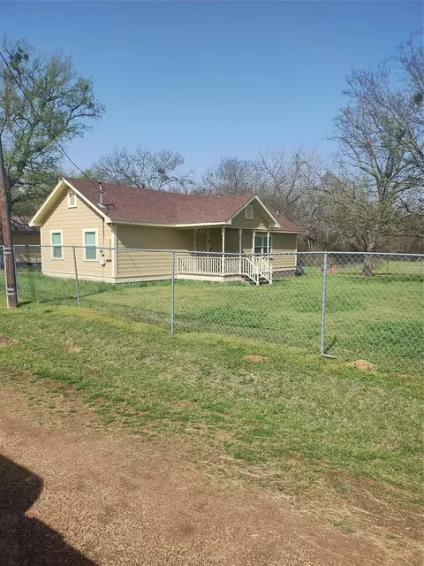 609 W Barton St, Calvert, TX 77837 photo 1