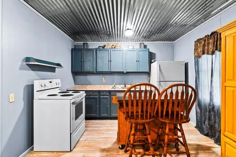 Kitchen - 126 Pine Rdg, Onalaska, TX 77360 photo 3 of 3