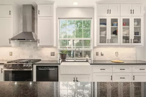 60 W Twinberry Pl, The Woodlands, TX 77381