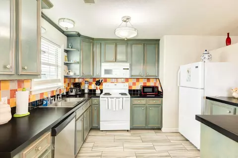 Kitchen - 337 Thunder Rd, Surfside Beach, TX 77541 photo 2 of 2