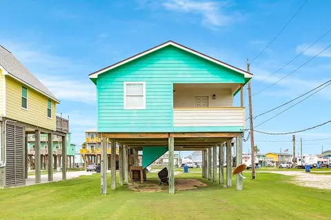 Exterior - 337 Thunder Rd, Surfside Beach, TX 77541 photo 2 of 6