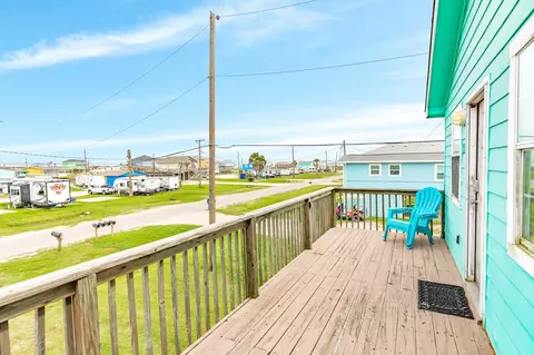 Exterior - 337 Thunder Rd, Surfside Beach, TX 77541 photo 4 of 6