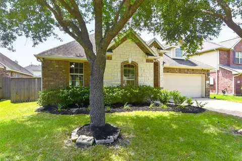 2203 Summit Pass Ln, League City, TX 77573