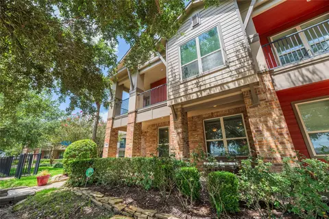 Exterior - 403 Marina View Dr, Webster, TX 77598 photo 2 of 9