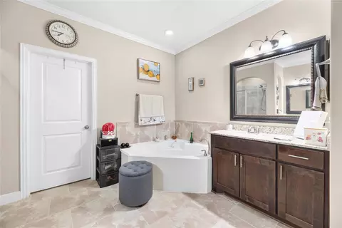 Bath - 403 Marina View Dr, Webster, TX 77598 photo 3 of 7