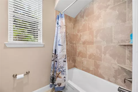 Bath - 403 Marina View Dr, Webster, TX 77598 photo 6 of 7