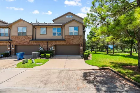 Exterior - 403 Marina View Dr, Webster, TX 77598 photo 5 of 9