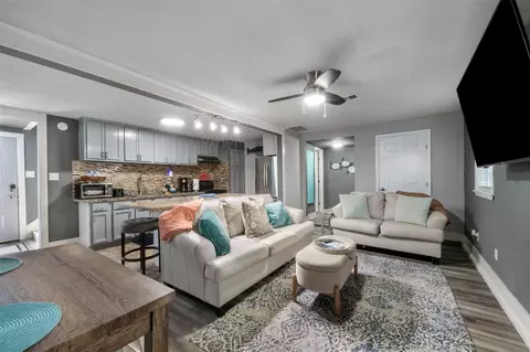 3218 Avenue Q 12, Galveston, TX 77550
