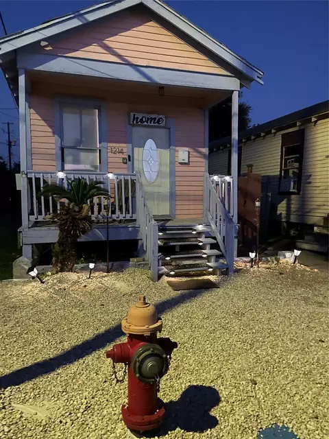 1214 42nd St, Galveston, TX 77550