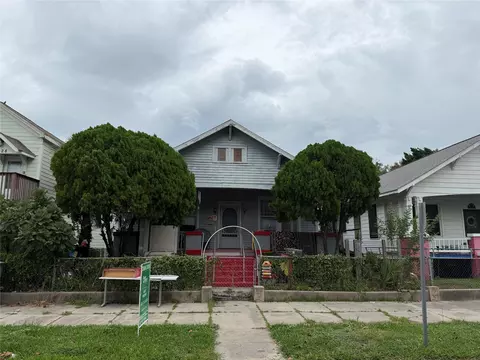 2724 Avenue P 12, Galveston, TX 77550