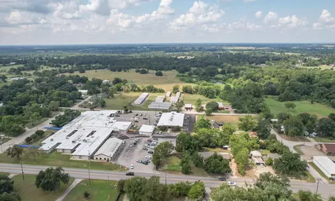 806 S Madison St, Madisonville, TX 77864