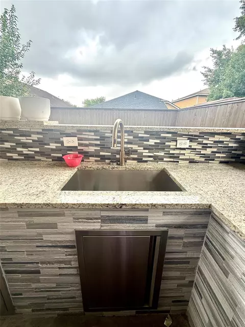 711 Remwick Dr, Houston, TX 77073