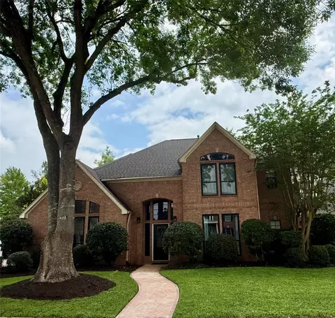 2107 Pecan Trail Dr, Richmond, TX 77406