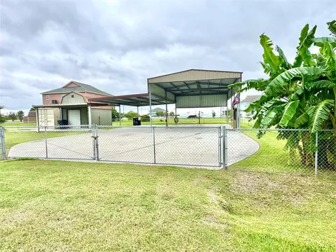 1134 E Canal E, Crystal Beach, TX 77650