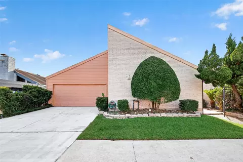 11042 Bellbrook Dr, Houston, TX 77096