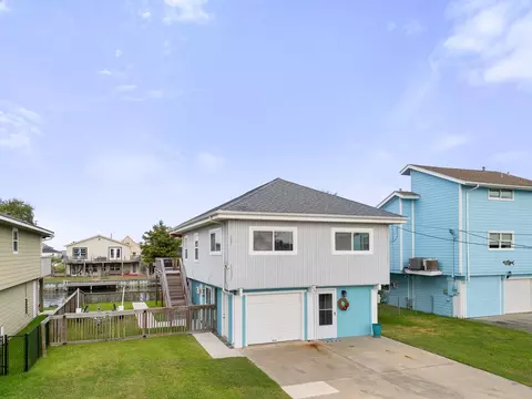 66 Tarpon St, Bayou Vista, TX 77563