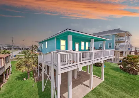130 Coral Ct, Surfside Beach, TX 77541