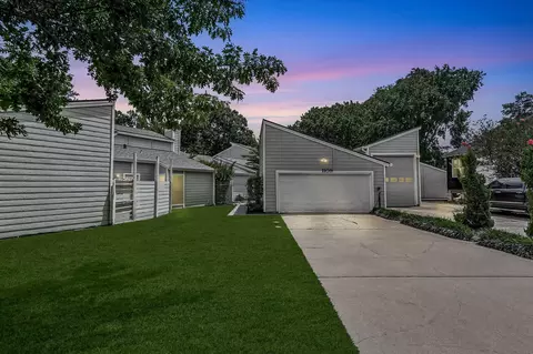 1109 Winding Way Dr, Friendswood, TX 77546