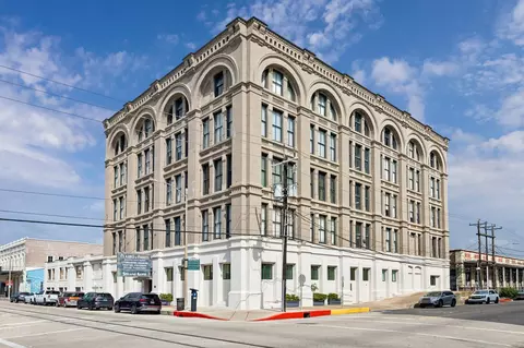 2400 Mechanic St #100, Galveston, TX 77550