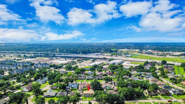 10602 Sagebriar Dr, Houston, TX 77089