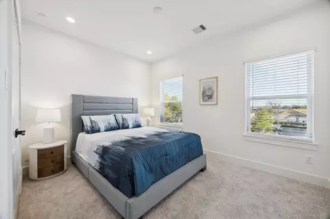 5618 Camino Encantado Dr, Houston, TX 77091