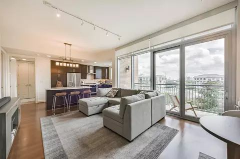 2207 Bancroft St #706, Houston, TX 77027