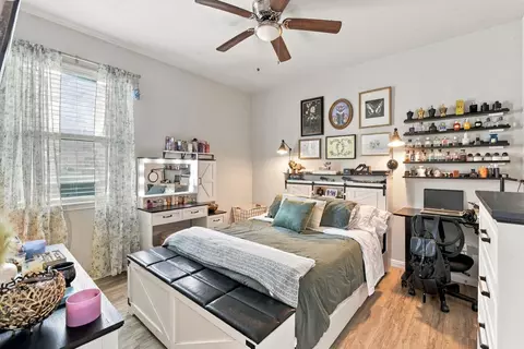 Bedroom - 11371 Dawn Beach Ln, Conroe, TX 77304 photo 7 of 8