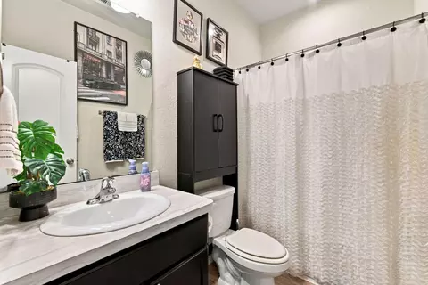 Bath - 11371 Dawn Beach Ln, Conroe, TX 77304 photo 2 of 2