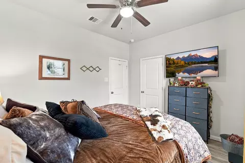 Bedroom - 11371 Dawn Beach Ln, Conroe, TX 77304 photo 6 of 8