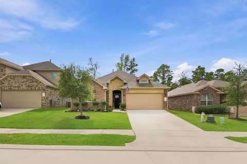 Exterior - 11371 Dawn Beach Ln, Conroe, TX 77304 photo 2 of 7