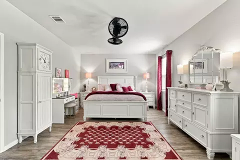 Bedroom - 11371 Dawn Beach Ln, Conroe, TX 77304 photo 1 of 8