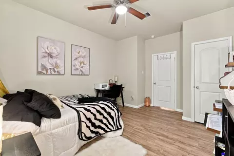 Bedroom - 11371 Dawn Beach Ln, Conroe, TX 77304 photo 4 of 8