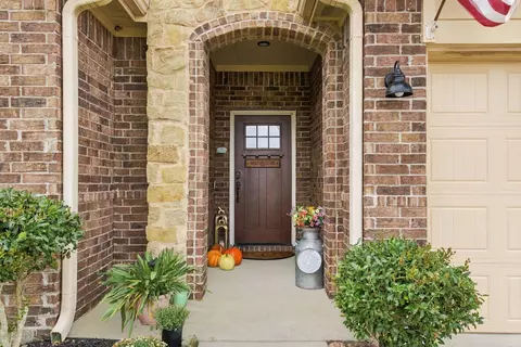 Exterior - 11371 Dawn Beach Ln, Conroe, TX 77304 photo 3 of 7