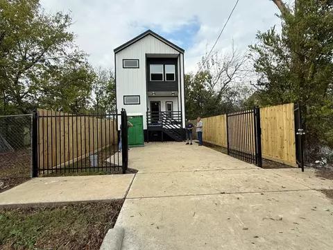 2207 Des Chaumes St, Houston, TX 77026