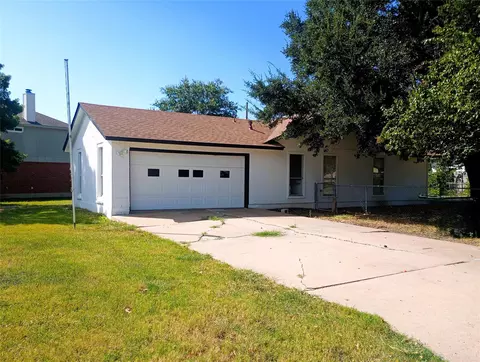301 Creekside Dr, Hutto, TX 78634