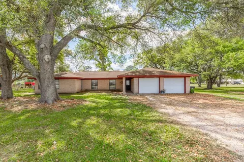 15838 Phend Rd, Hamshire, TX 77622